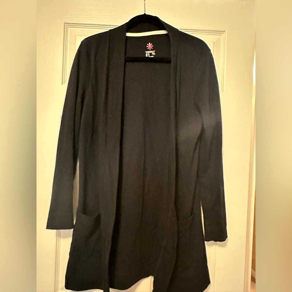 Isaac Mizrahi open front knit cardigan with pockets.  Size M.